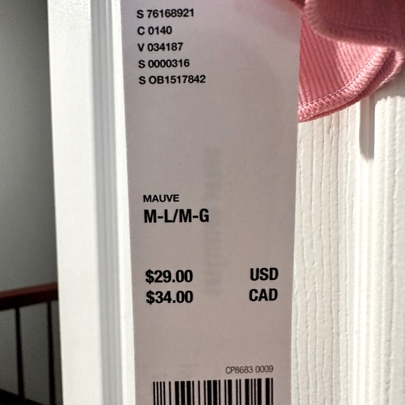 Urban outfitters sleeveless top in size M. with Tags. Super Stretchy Material. - Picture 3 of 6